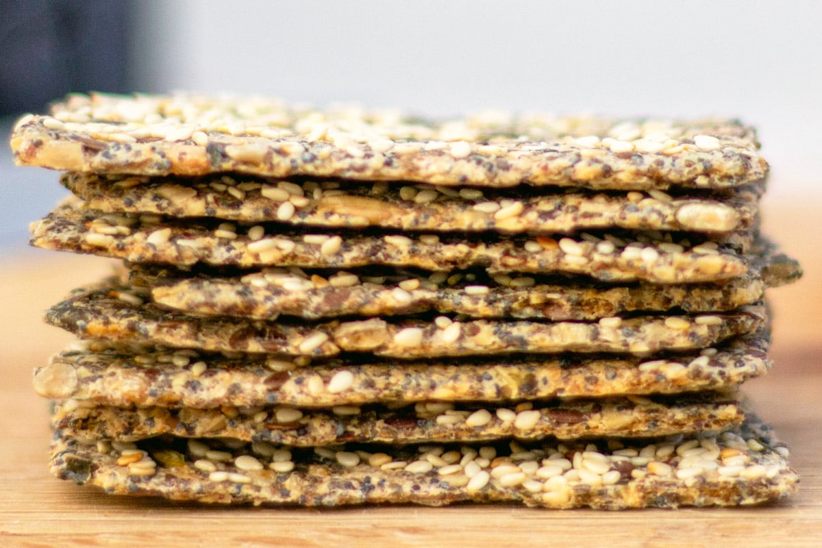 Glutenfrit knækbrød med frø og kerner uden mel og æg