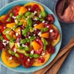 Tomatsalat med rabarberdressing - heirloomtomater, feta, basilikum og avocado