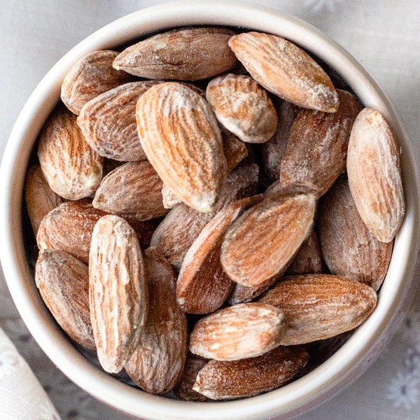 Saltmandler tilberedt i airfryer serveret som snack
