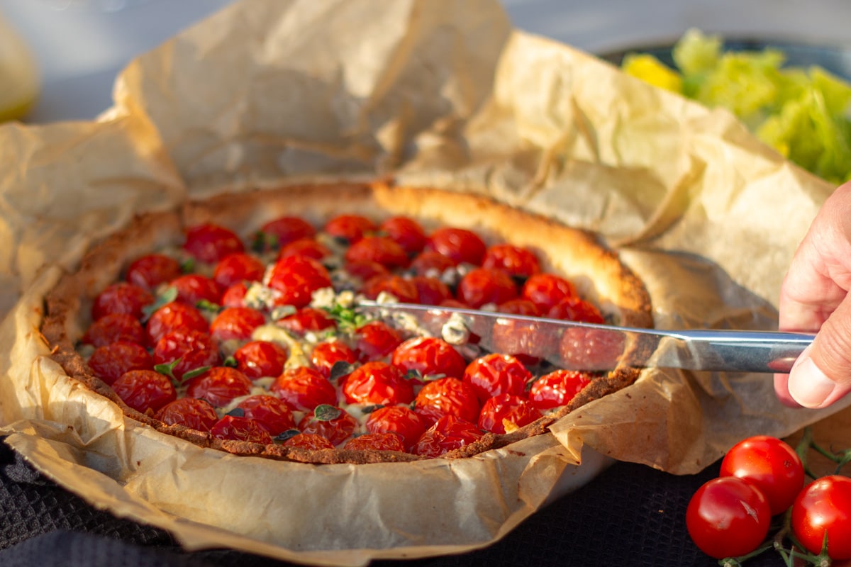 Tomattærte med cherrytomater og oregano