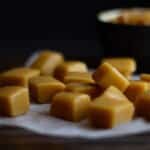 Chewy flødekarameller lavet i mikroovn