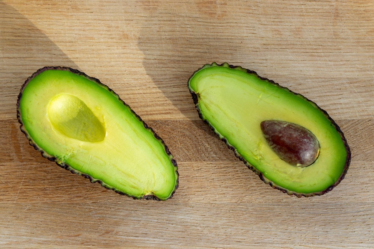 Halve avocadoer af sorten Hass