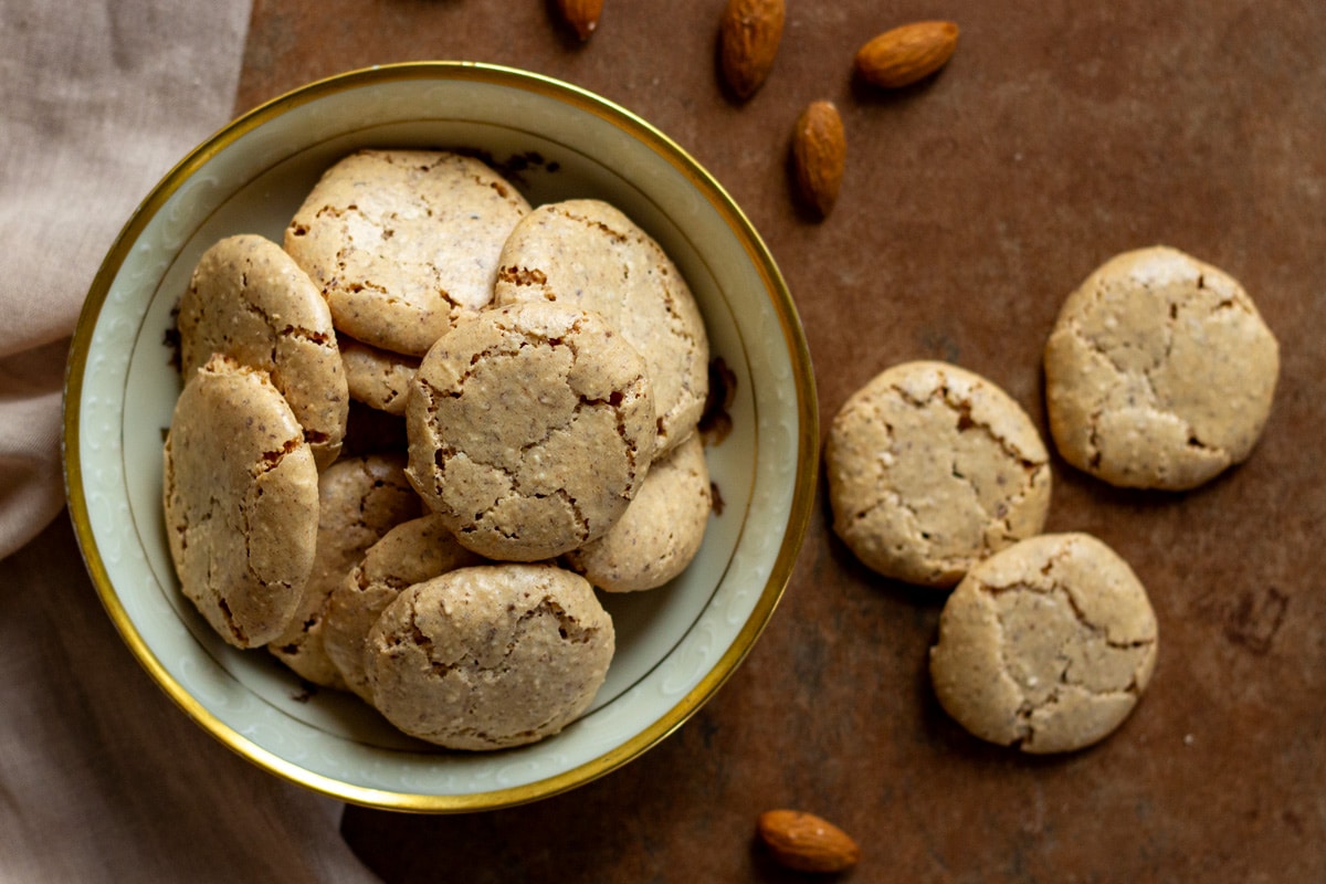Sprøde luftige makroner med mandler