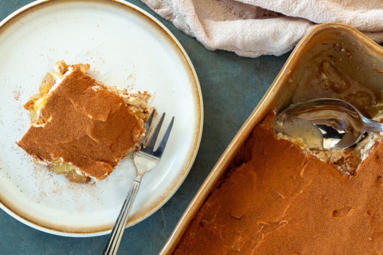 Æbletiramisu med æblemos, mascarponecreme, makroner og kanel